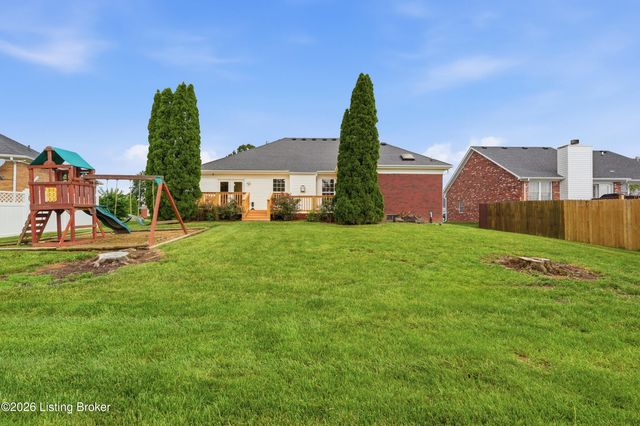 515 Spring House Ln, Louisville, KY 40229
