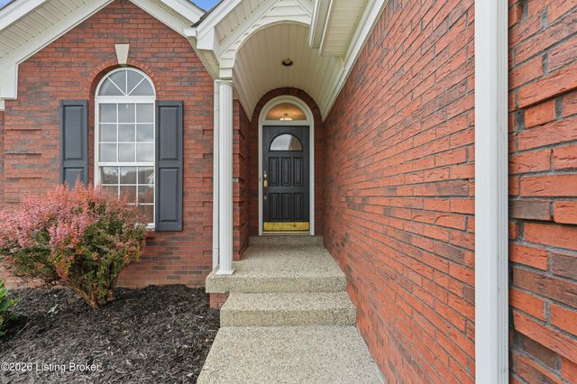 515 Spring House Ln, Louisville, KY 40229