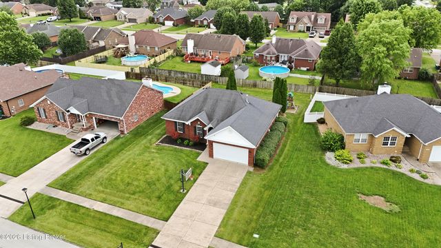 515 Spring House Ln, Louisville, KY 40229