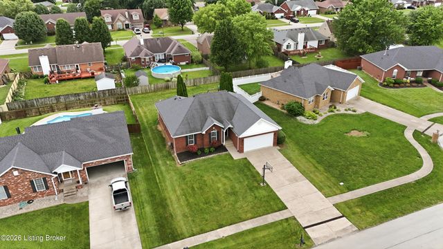 515 Spring House Ln, Louisville, KY 40229