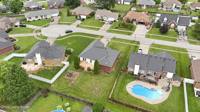 515 Spring House Ln, Louisville, KY 40229