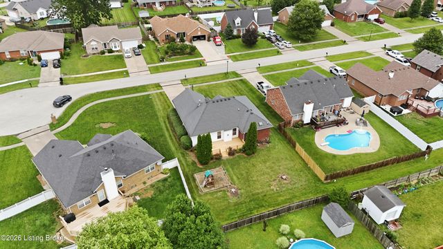 515 Spring House Ln, Louisville, KY 40229