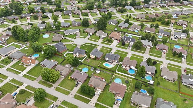 515 Spring House Ln, Louisville, KY 40229