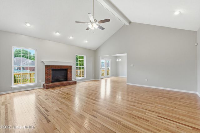 515 Spring House Ln, Louisville, KY 40229