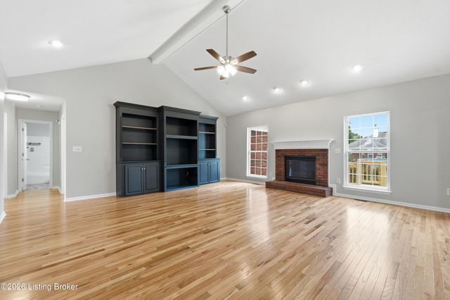 515 Spring House Ln, Louisville, KY 40229