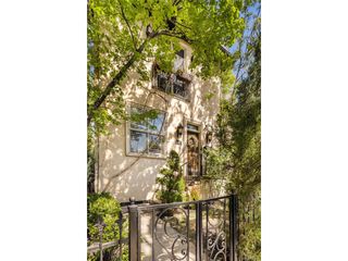 2527 Tremont Pl, Denver, CO 80205