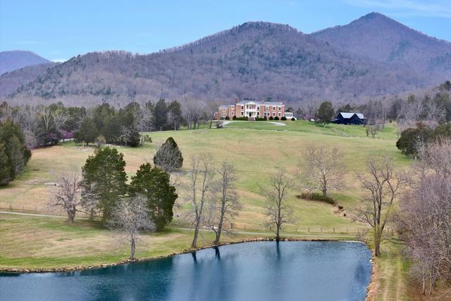 1066 Greyledge RD, Buchanan, VA 24066