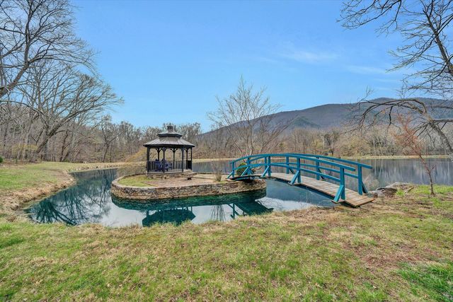1066 Greyledge RD, Buchanan, VA 24066