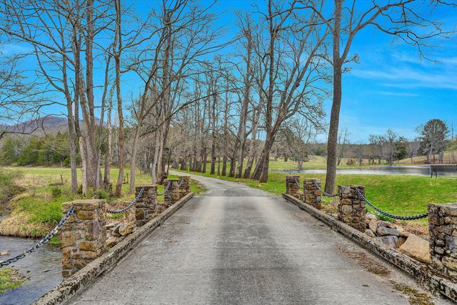 1066 Greyledge RD, Buchanan, VA 24066