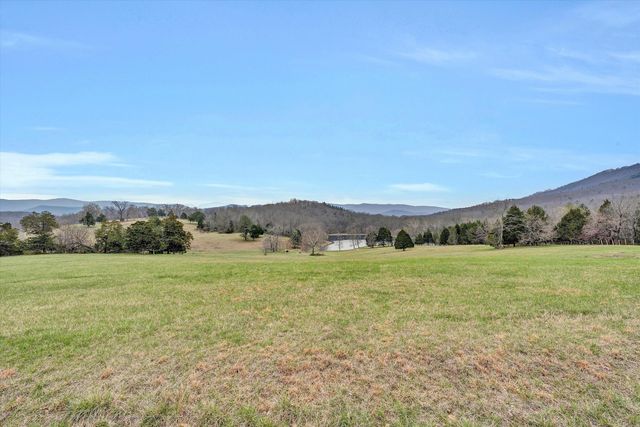 1066 Greyledge RD, Buchanan, VA 24066