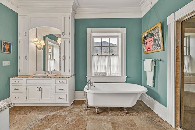 1066 Greyledge RD, Buchanan, VA 24066