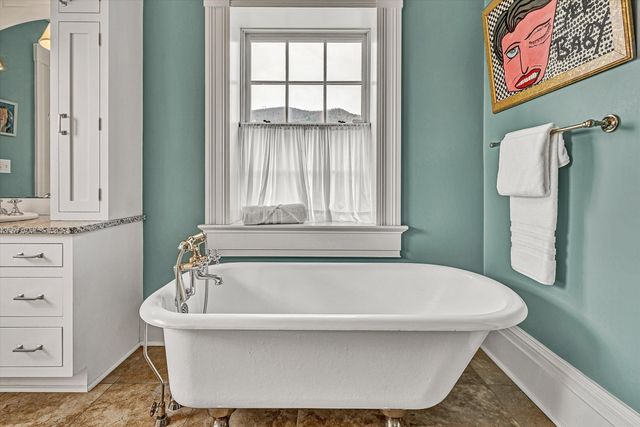 1066 Greyledge RD, Buchanan, VA 24066