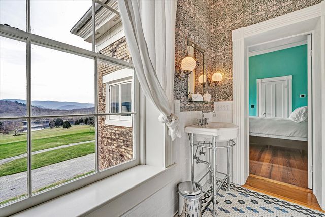 1066 Greyledge RD, Buchanan, VA 24066