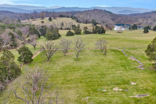 1066 Greyledge RD, Buchanan, VA 24066