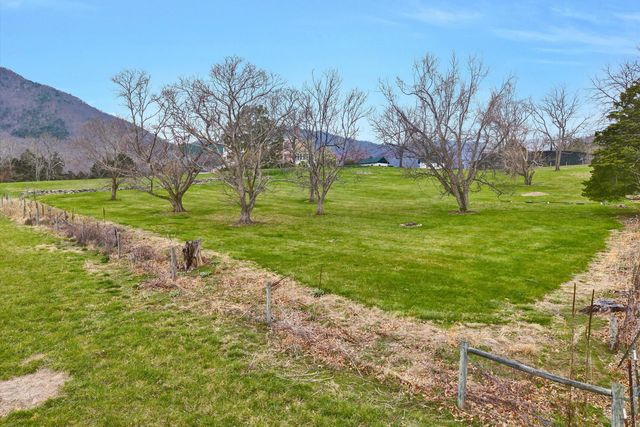 1066 Greyledge RD, Buchanan, VA 24066