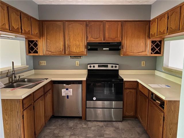 1555 Burnstone Drive, Stone Mountain, GA 30088