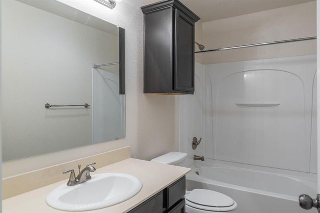 11208 Clinton Avenue, Lubbock, TX 79424