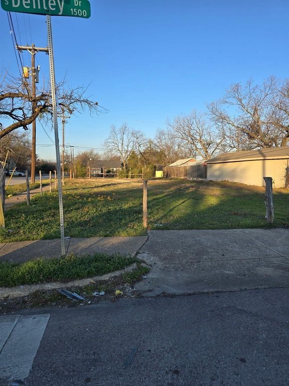 1547 S Denley Drive, Dallas, TX 75216