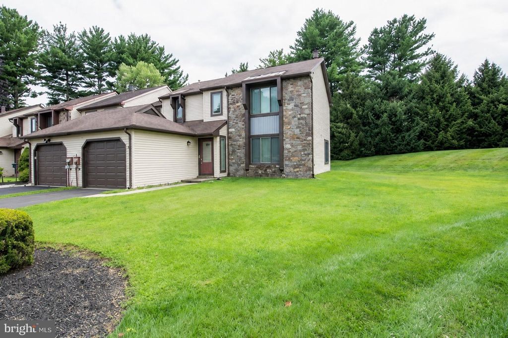 744 NEWBURY CT, SOUTHAMPTON, PA 18966 — exterior