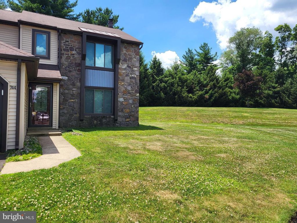 744 NEWBURY CT, SOUTHAMPTON, PA 18966 — photo 4