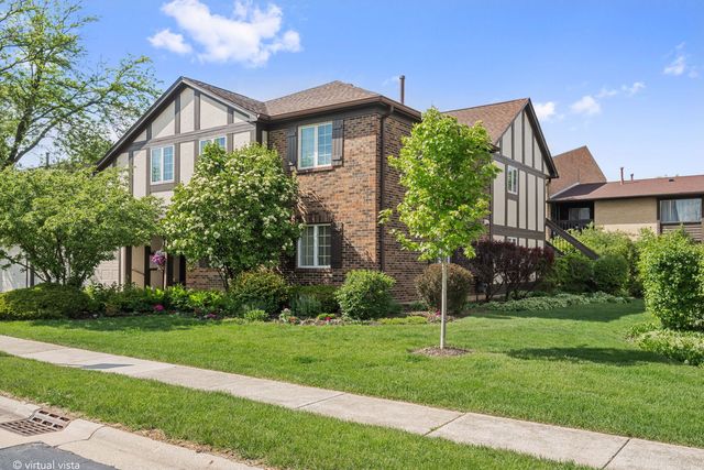 228 Brookside Lane B, Willowbrook, IL 60527