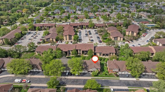 228 Brookside Lane B, Willowbrook, IL 60527