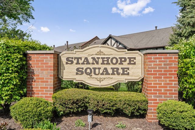 228 Brookside Lane B, Willowbrook, IL 60527