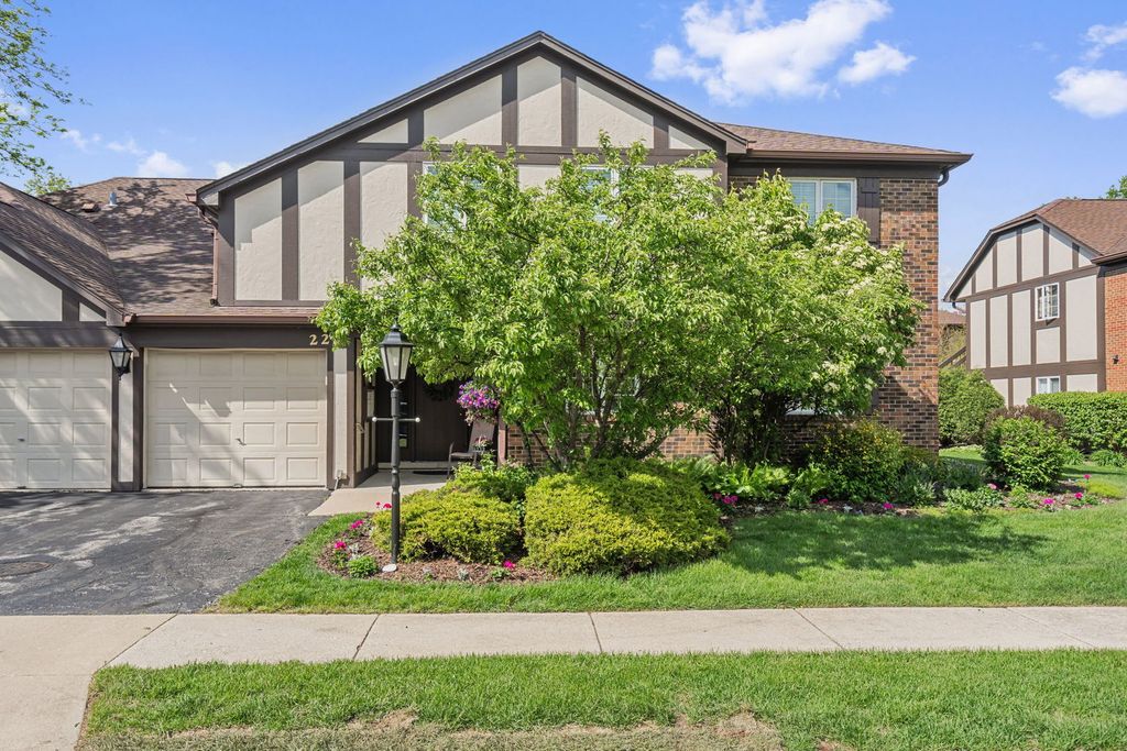 228 Brookside Lane B, Willowbrook, IL 60527