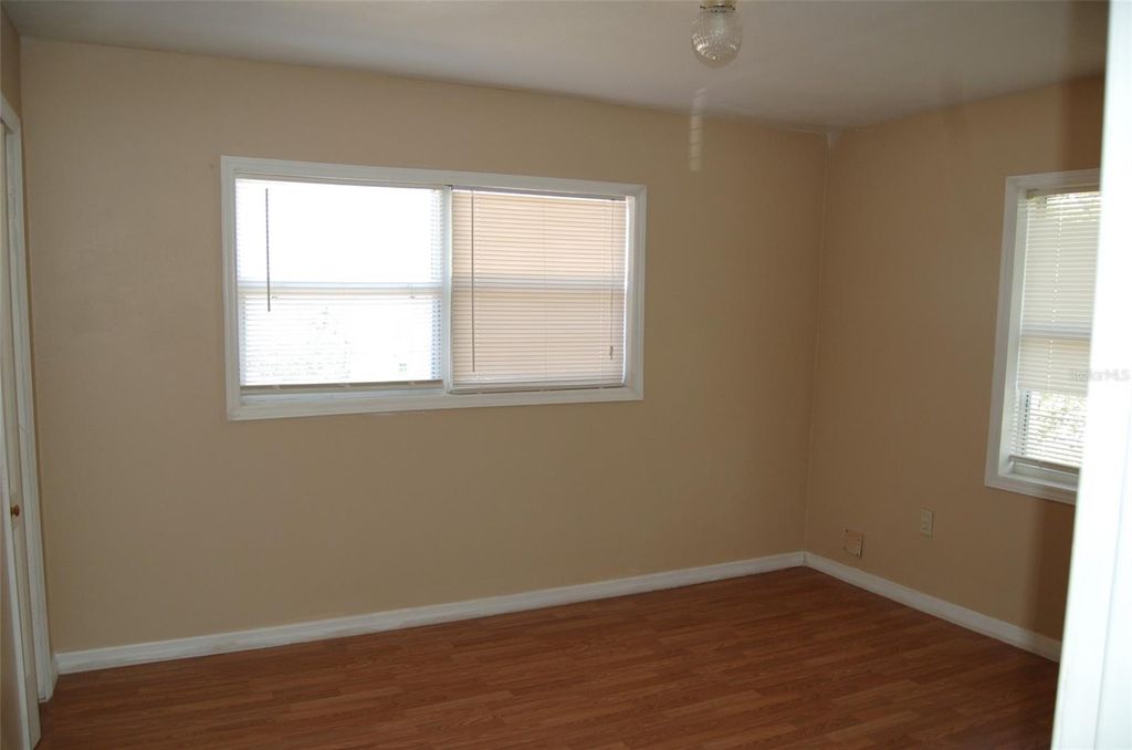 Image 12 of property listing at 223 COUNTY ROAD 466A, Fruitland Park, FL 34731