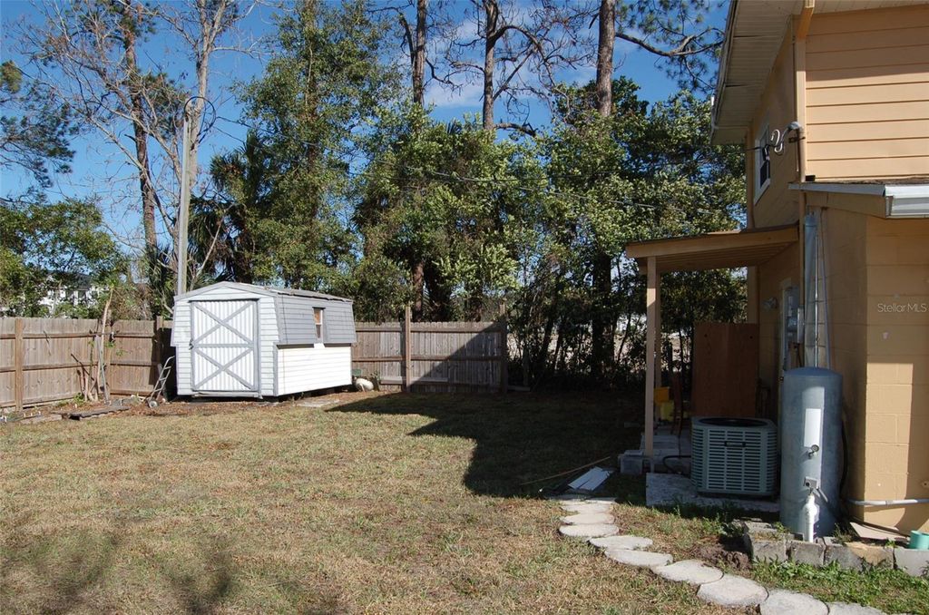 Image 20 of property listing at 223 COUNTY ROAD 466A, Fruitland Park, FL 34731