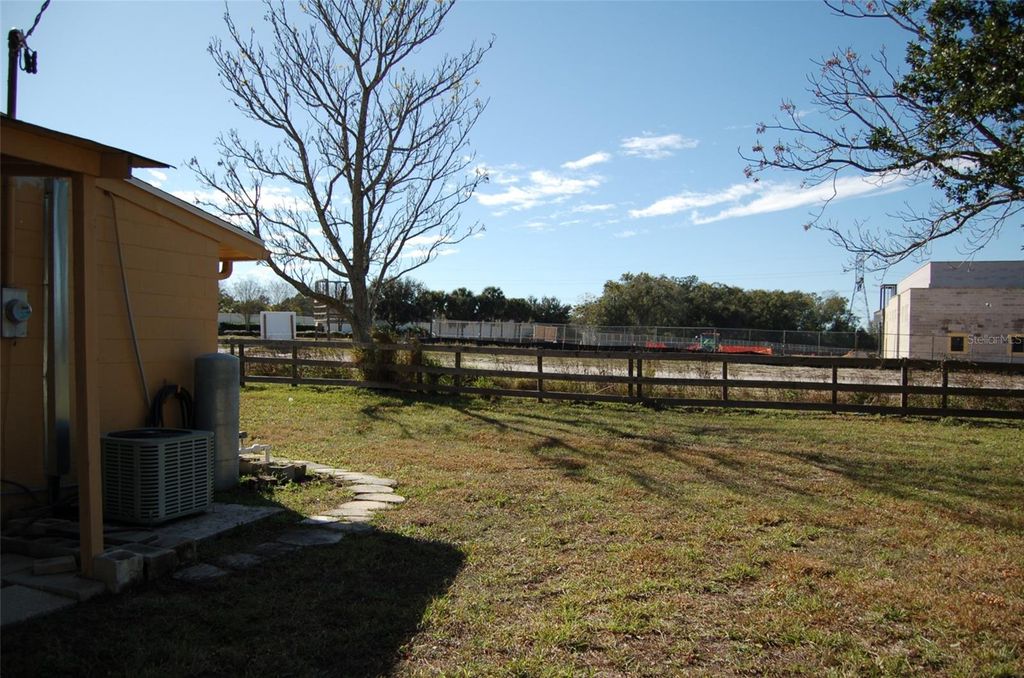 Image 3 of property listing at 223 COUNTY ROAD 466A, Fruitland Park, FL 34731