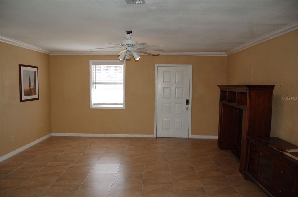 Image 7 of property listing at 223 COUNTY ROAD 466A, Fruitland Park, FL 34731