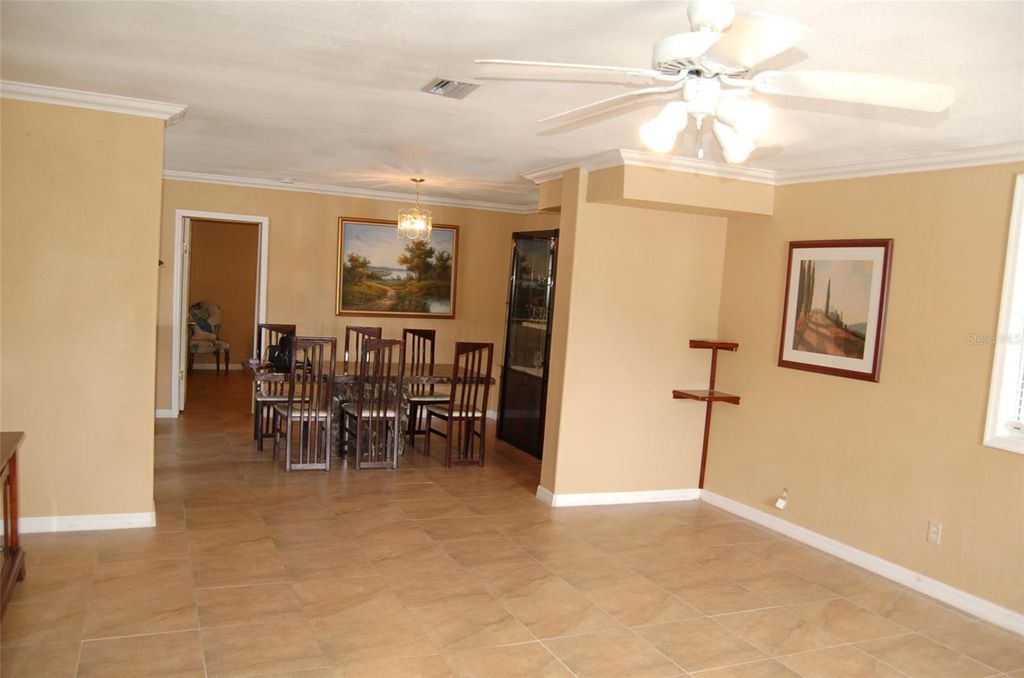 Image 8 of property listing at 223 COUNTY ROAD 466A, Fruitland Park, FL 34731
