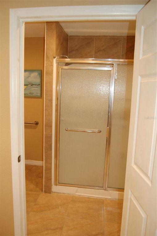 Image 10 of property listing at 223 COUNTY ROAD 466A, Fruitland Park, FL 34731