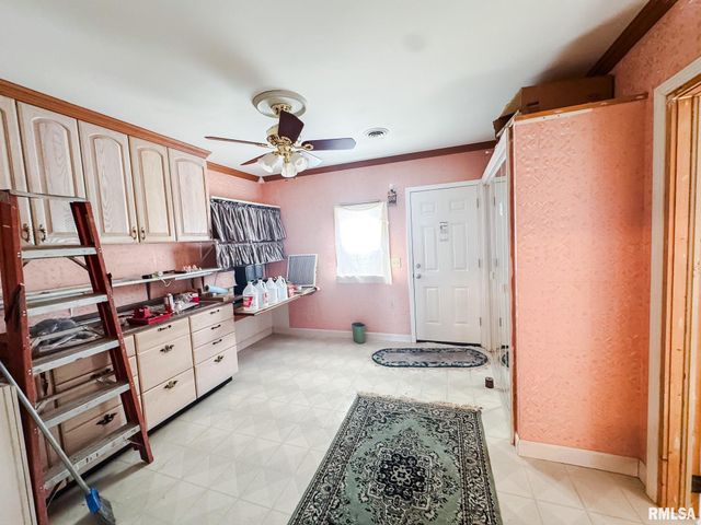 705 W COLLEGE Street, Marion, IL 62959