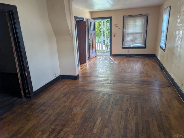2307 S Niagara Street, Saginaw, MI 48602