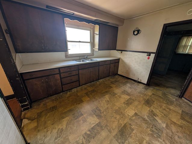 2307 S Niagara Street, Saginaw, MI 48602