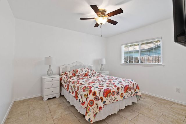 115 Pecan Harbor St, Rockport, TX 78382