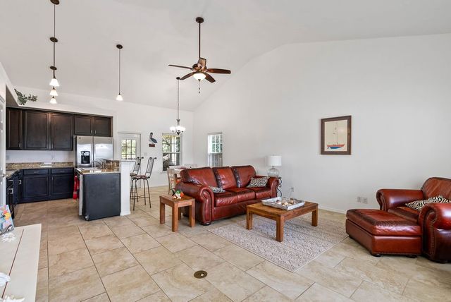115 Pecan Harbor St, Rockport, TX 78382
