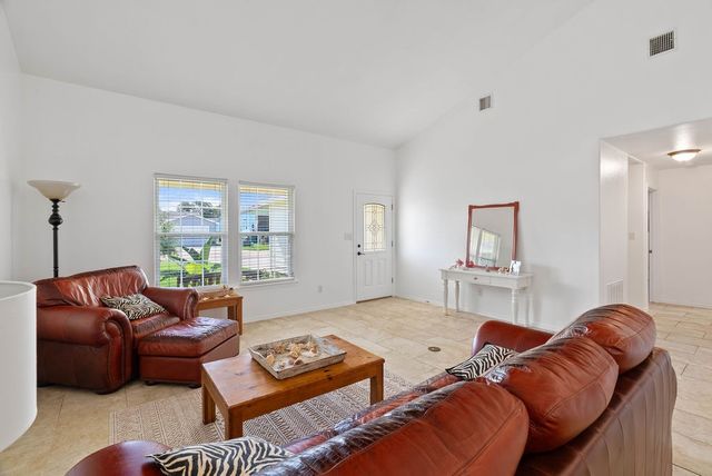 115 Pecan Harbor St, Rockport, TX 78382