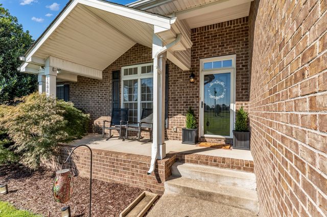 1688 Porter Rd, Burns, TN 37029