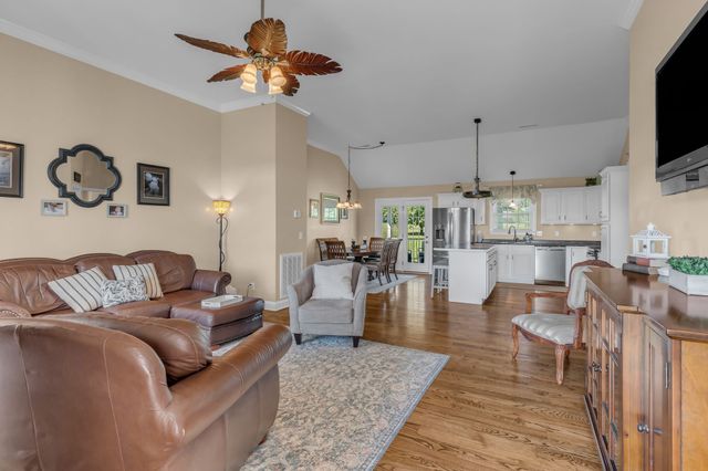 1688 Porter Rd, Burns, TN 37029