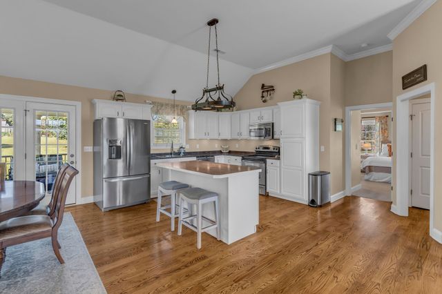 1688 Porter Rd, Burns, TN 37029