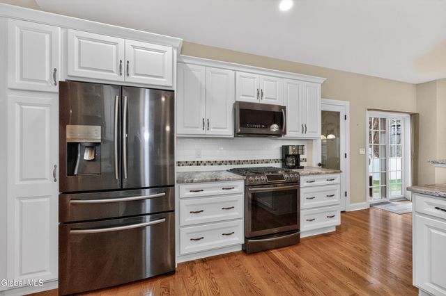 11 Balsam Way, Clifton Park, NY 12065