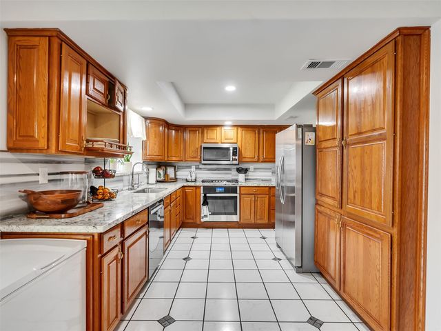 10027 Glenkirk Drive, Houston, TX 77089