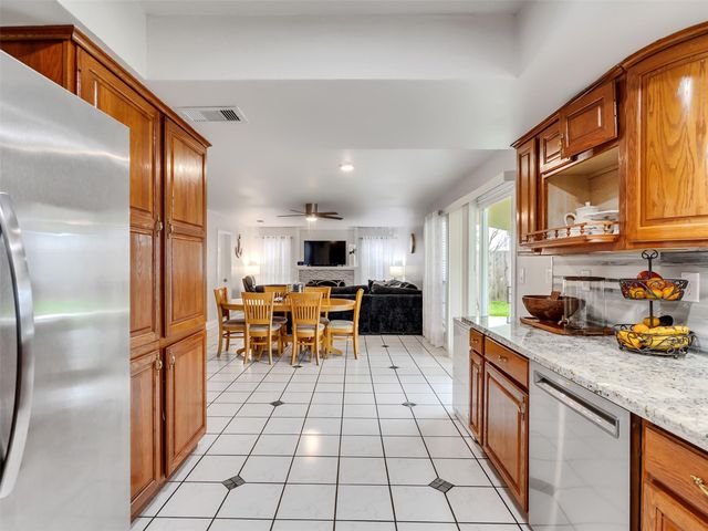 10027 Glenkirk Drive, Houston, TX 77089