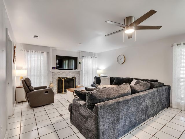 10027 Glenkirk Drive, Houston, TX 77089