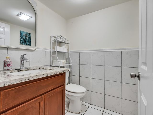 10027 Glenkirk Drive, Houston, TX 77089