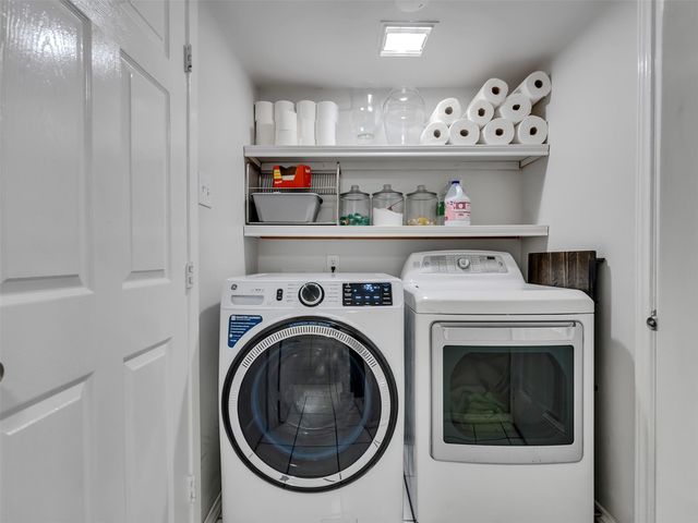 10027 Glenkirk Drive, Houston, TX 77089