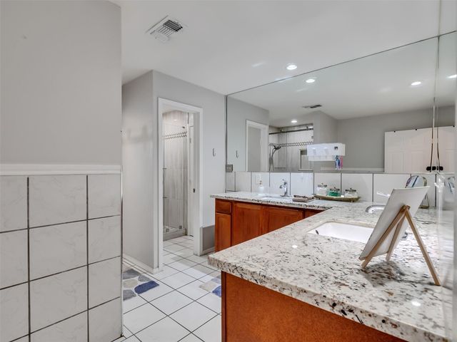 10027 Glenkirk Drive, Houston, TX 77089